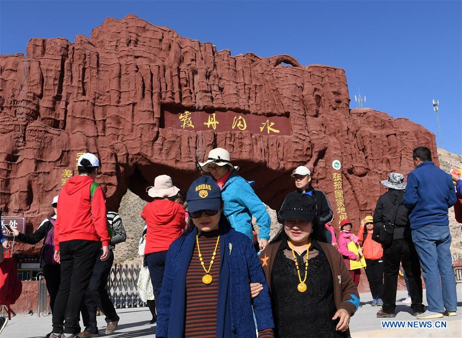 Chine : paysage des reliefs de Danxia dans le nord-ouest
