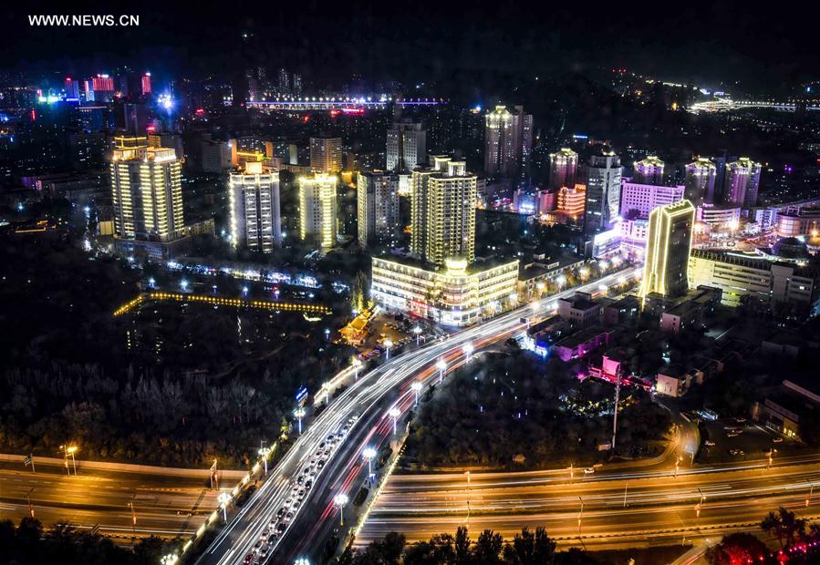 Chine : vue nocturne d'Urumqi