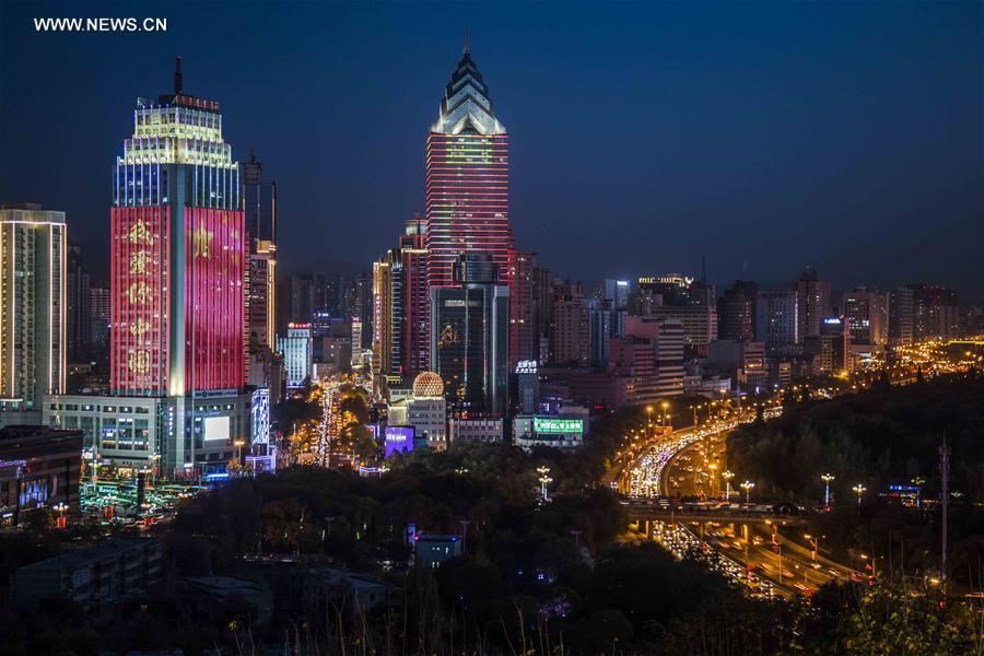 Chine : vue nocturne d'Urumqi