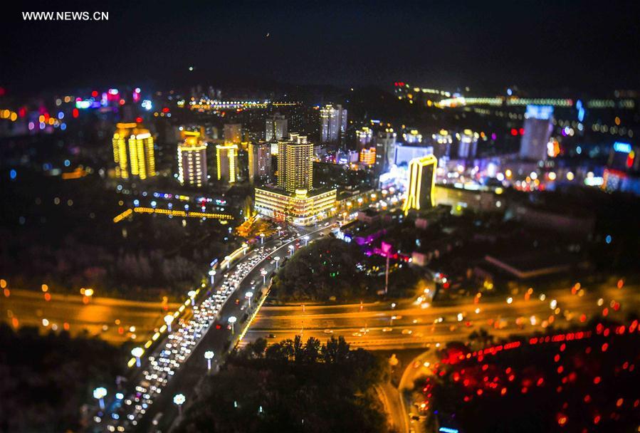 Chine : vue nocturne d'Urumqi