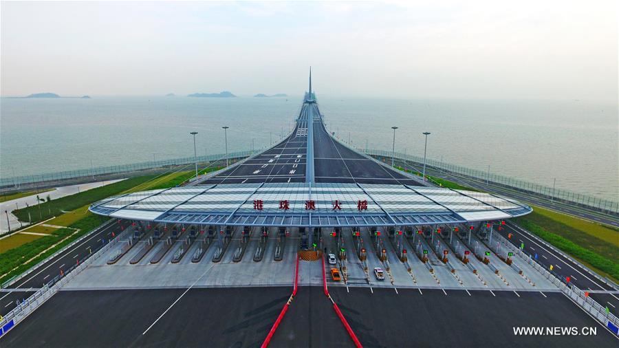Ouverture à la circulation du pont Hong Kong-Zhuhai-Macao