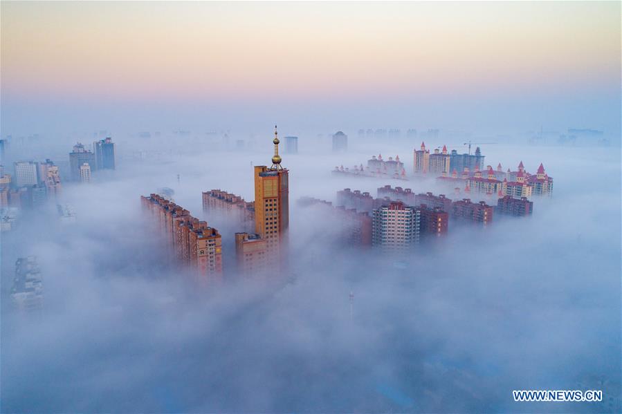 Chine : Yuncheng enveloppé par un épais brouillard