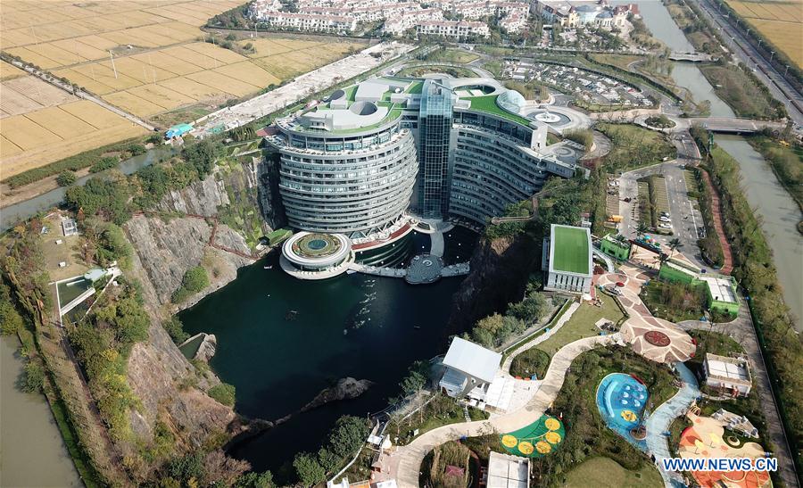 Chine : un hôtel construit dans une carrière désaffectée à Shanghai