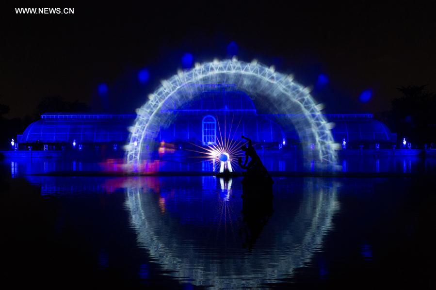Londres : illuminations de Nol à Kew Gardens
