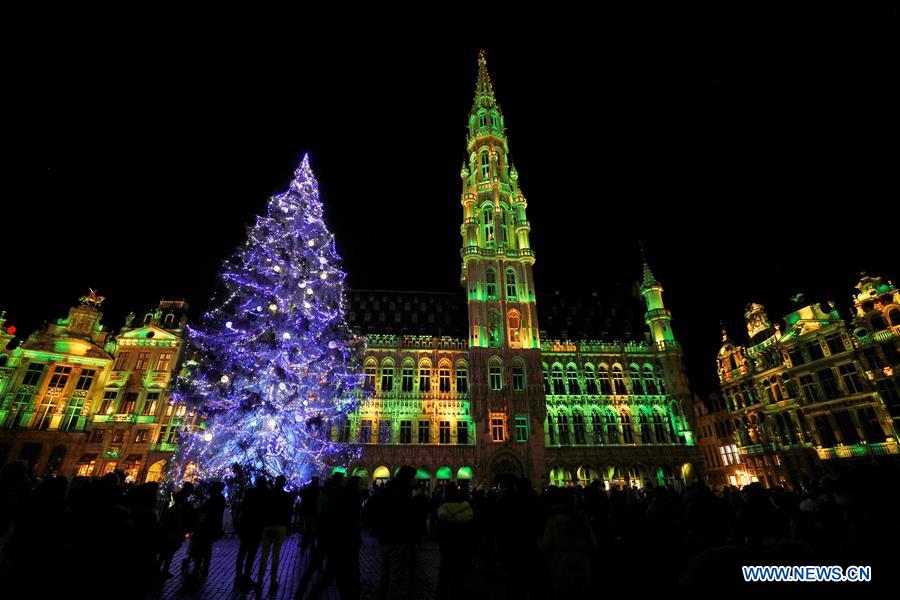 Belgique : arbre de Noël à Bruxelles