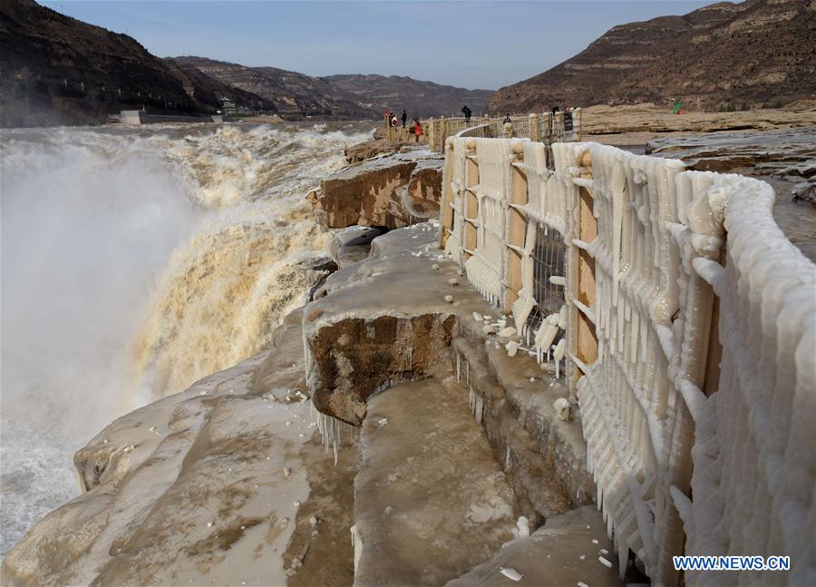 Chine : paysage hivernal des chutes de Hukou 