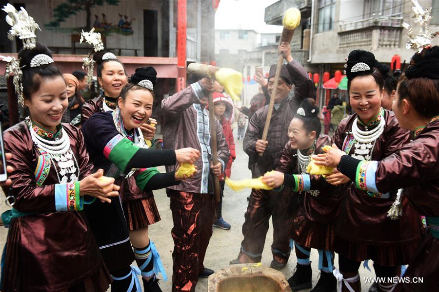 Chine : célébrations du Nouvel An de l'ethnie Dong au Guizhou