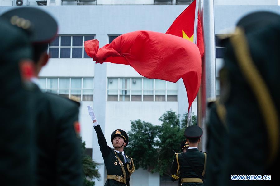 Chine : cérémonie de lever du drapeau pour le 19e anniversaire de la rétrocession de Macao