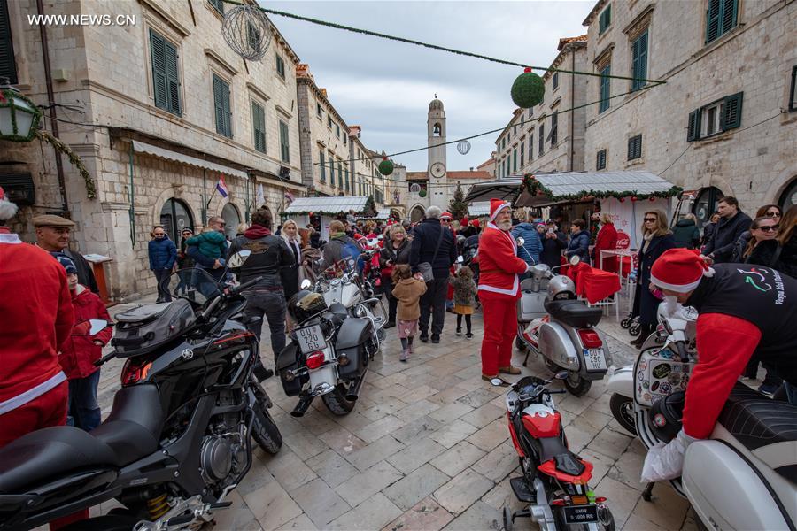 Croatie : des pères Noël motards à Dubrovnik