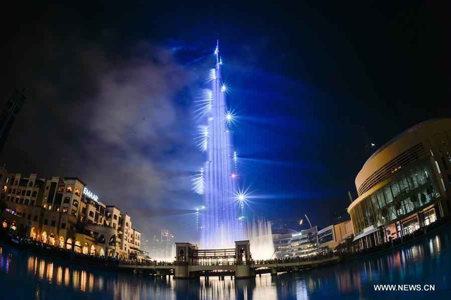 Feux d'artifice du Nouvel An sur le Burj Khalifa à Dubaï