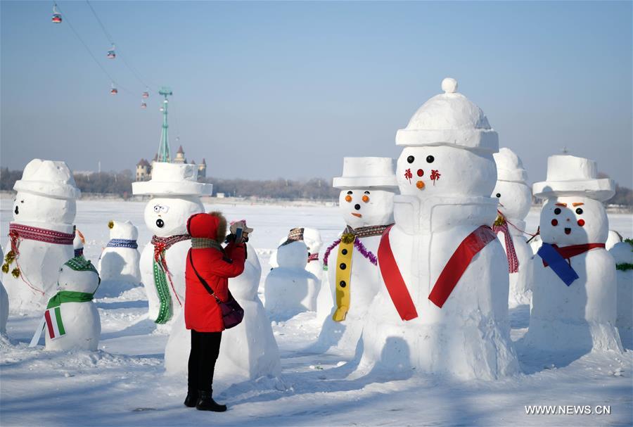 Chine : bonhommes de neige au bord de la rivi
