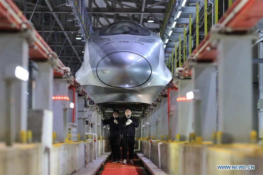 Chine : maintenance des trains à grande vitesse avant le pic de voyage autour de la fête du Printemps