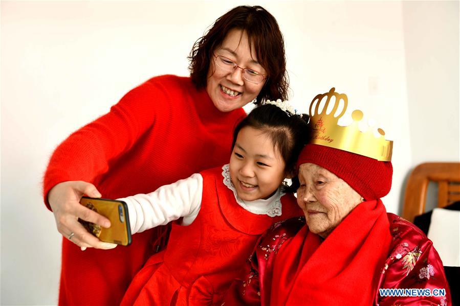 Une villageoise du Hebei fête ses 105 ans