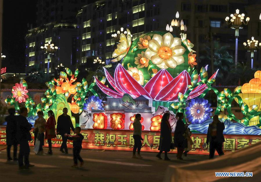 Chine : décorations de lanternes pour la fête du Printemps