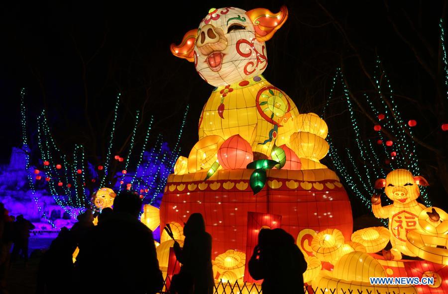 Chine : décorations de lanternes pour la fête du Printemps