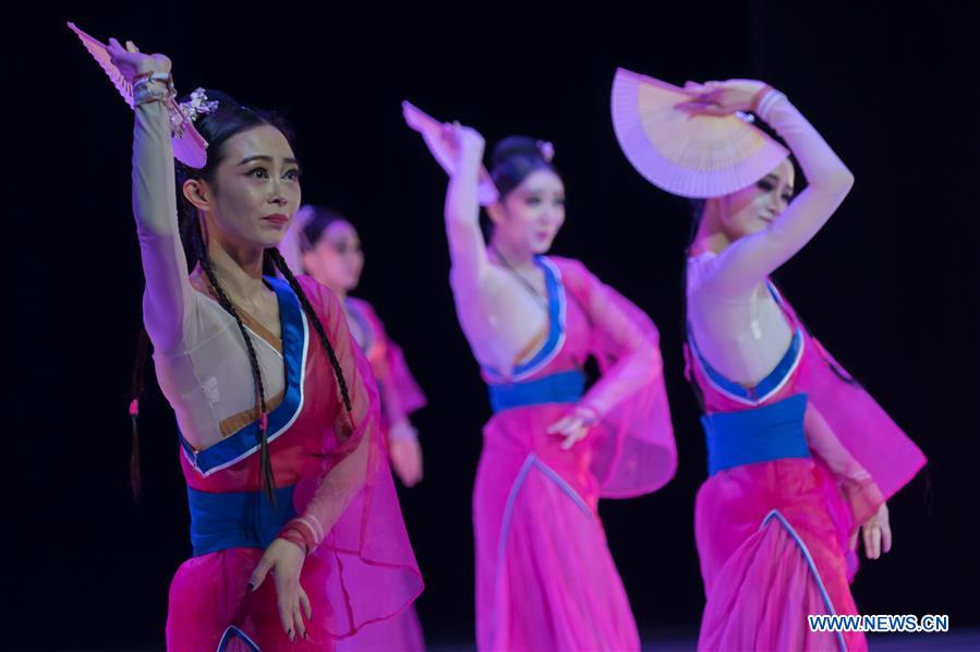 Danse à Budapest pour célébrer le Nouvel An chinois