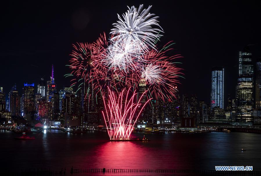 Etats-Unis : feux d'artifice pour le Nouvel An chinois à New York