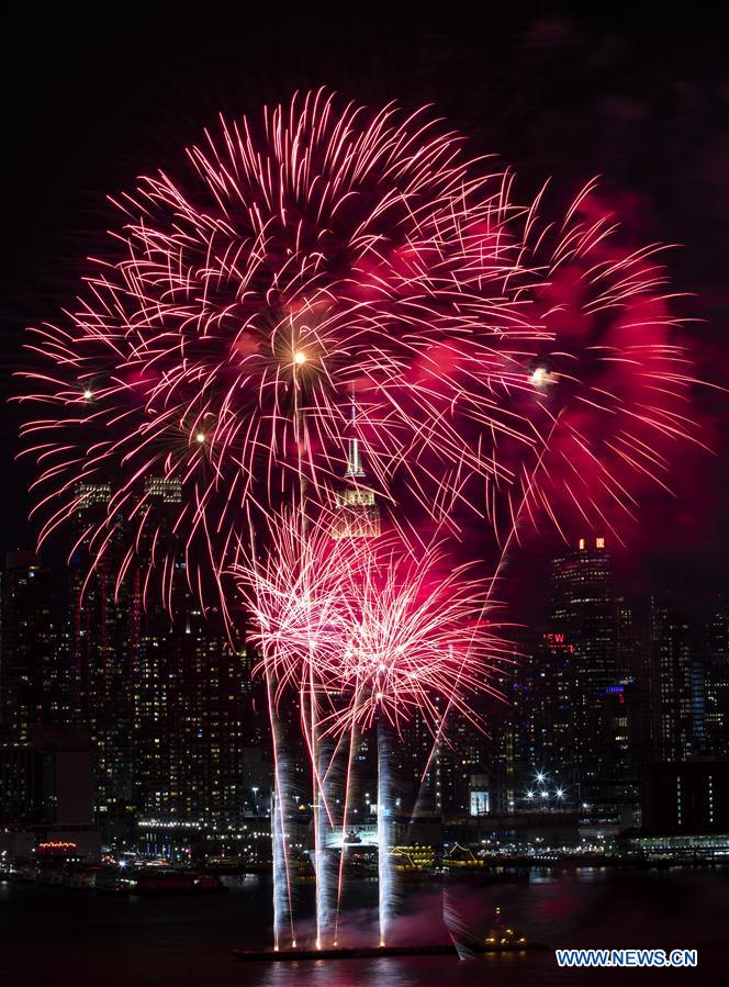 Etats-Unis : feux d'artifice pour le Nouvel An chinois à New York
