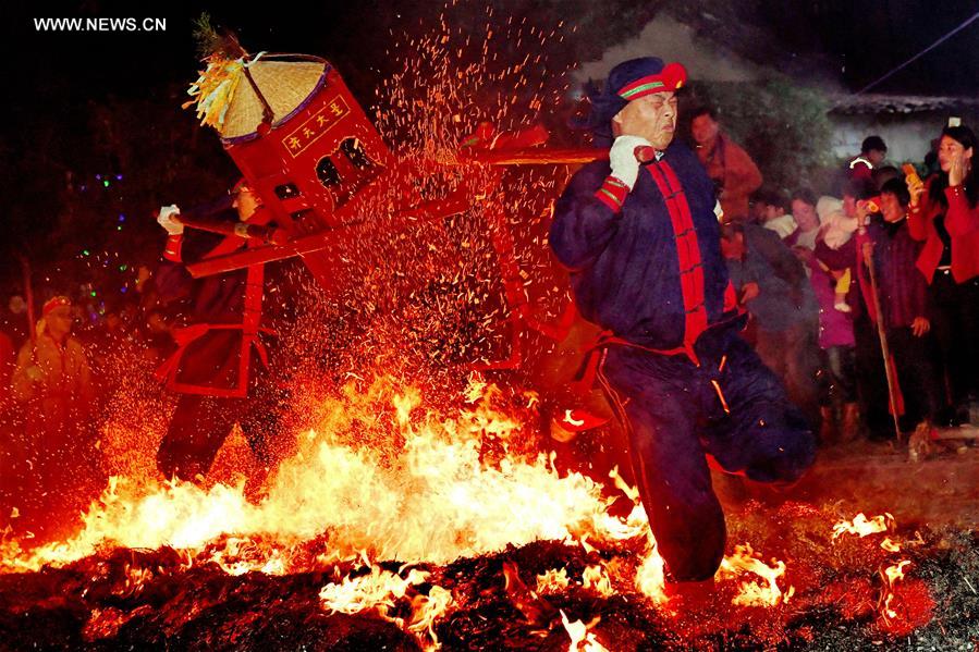 Célébrations traditionnelles de la fête des lanternes au Fujian