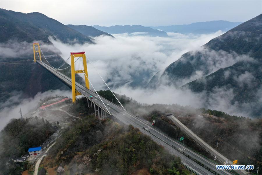 Chine : le pont Siduhe à Enshi