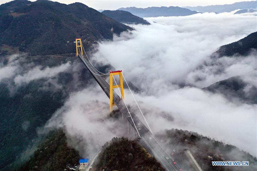 Chine : le pont Siduhe à Enshi