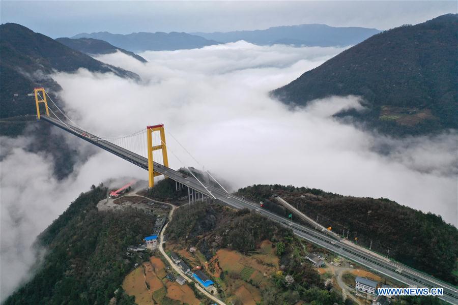 Chine : le pont Siduhe à Enshi