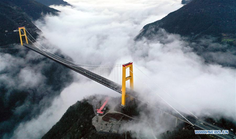 Chine : le pont Siduhe à Enshi