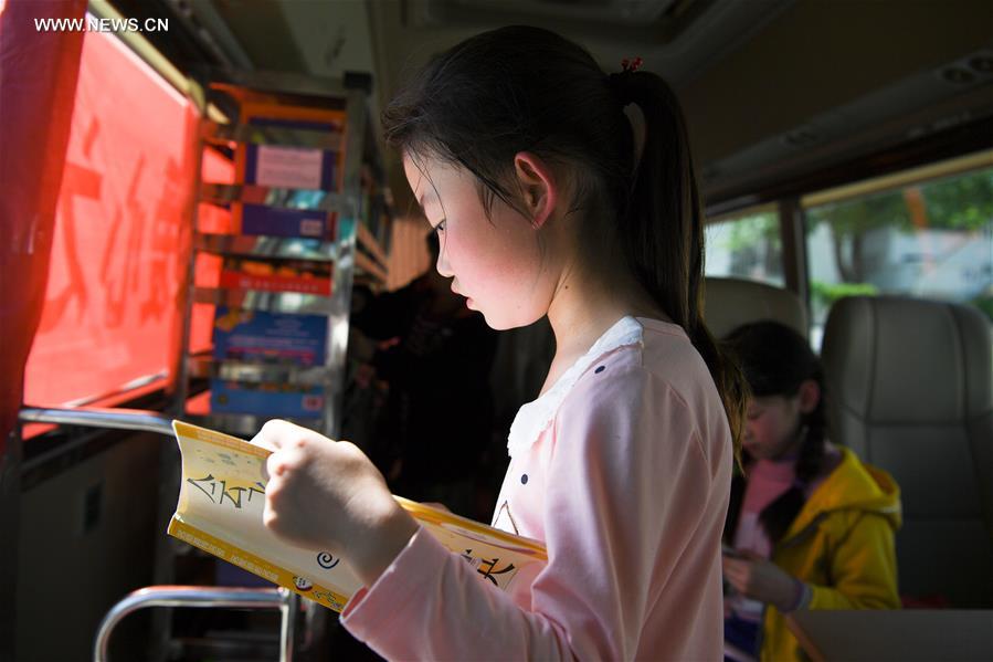 Chine : don de livres à une école primaire dans les montagnes de l'Anhui