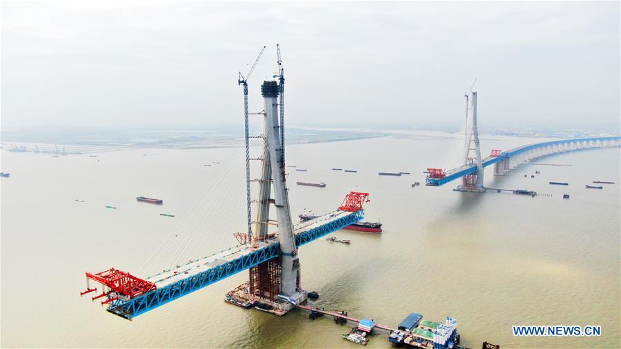 Chine : construction d'un pont sur le fleuve Yangtsé dans l'est