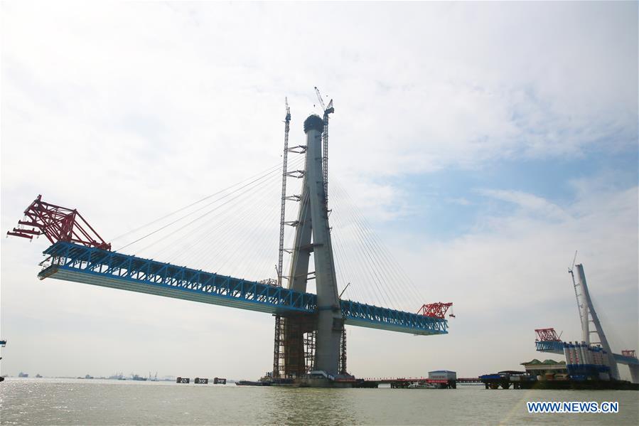 Chine : construction d'un pont sur le fleuve Yangtsé dans l'est
