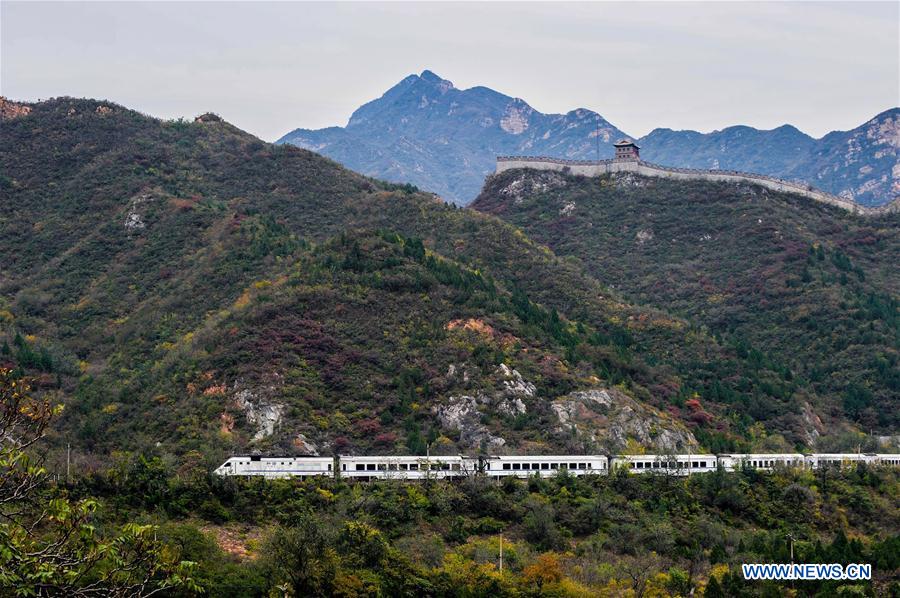 Une ligne ferroviaire vieille d'un siècle voit passer "la vitesse chinoise"