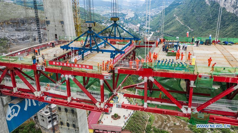 Chine : pont de la rivière Chishui en construction