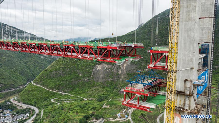 Chine : pont de la rivière Chishui en construction