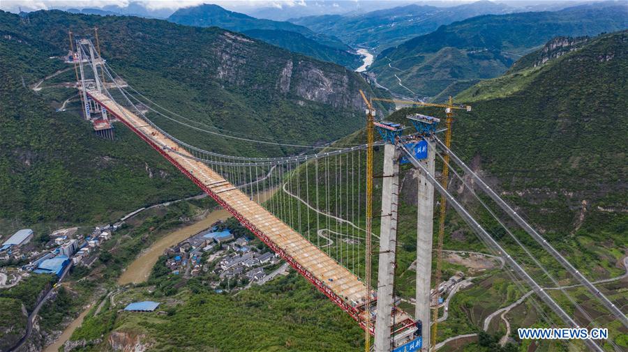 Chine : pont de la rivière Chishui en construction