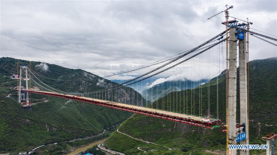 Chine : pont de la rivière Chishui en construction