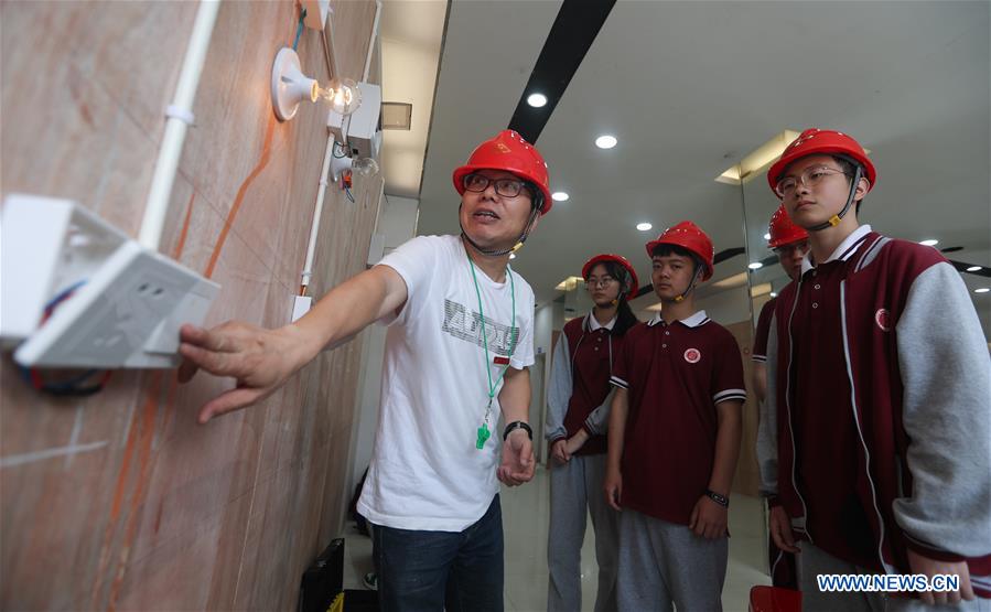 Chine : éducation au travail dans une école au Zhejiang