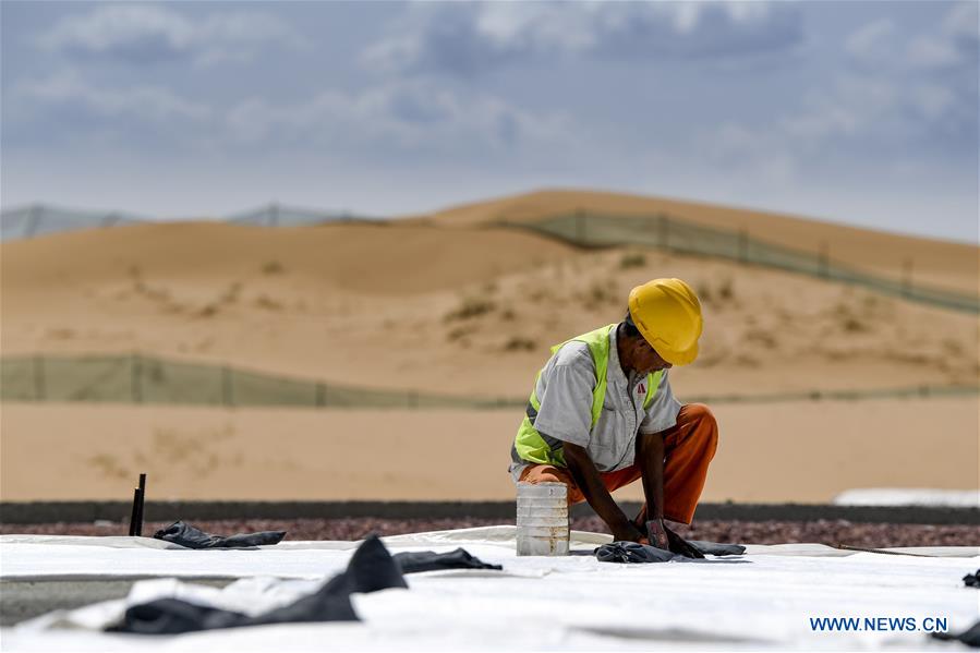 Chine : construction de la première autoroute dans le désert au Ningxia