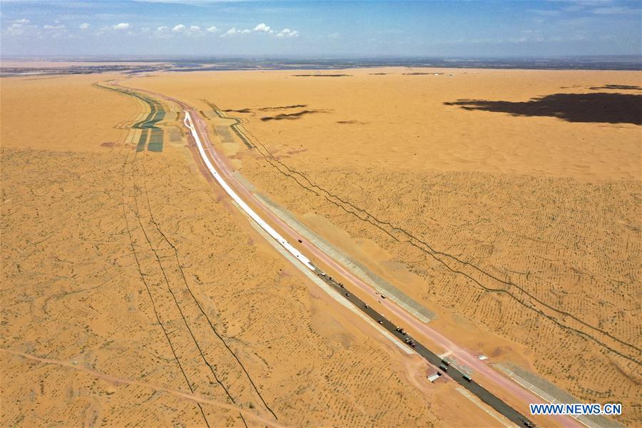 Chine : construction de la première autoroute dans le désert au Ningxia 
