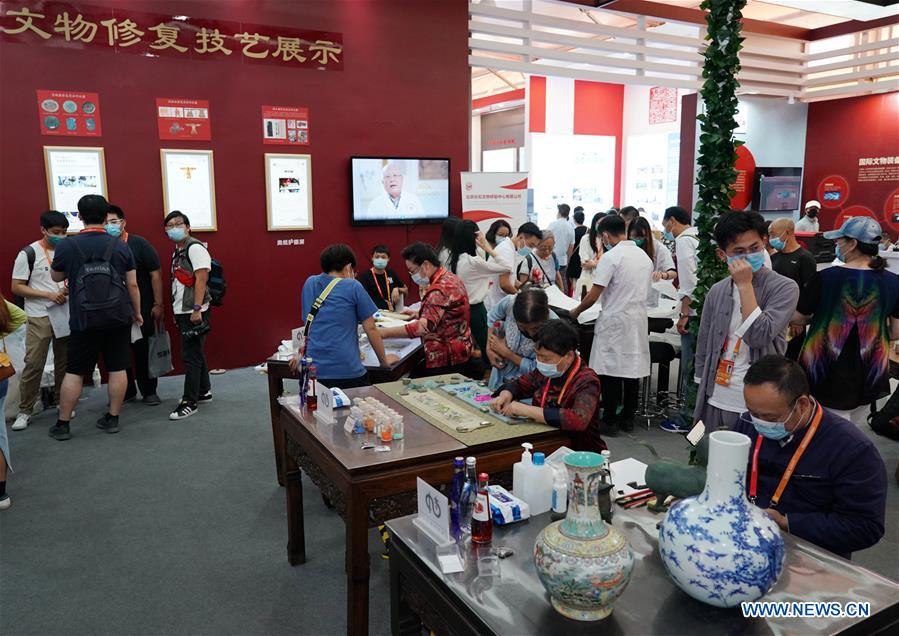 Chine : démonstration de restauration de reliques culturelles lors du CIFTIS