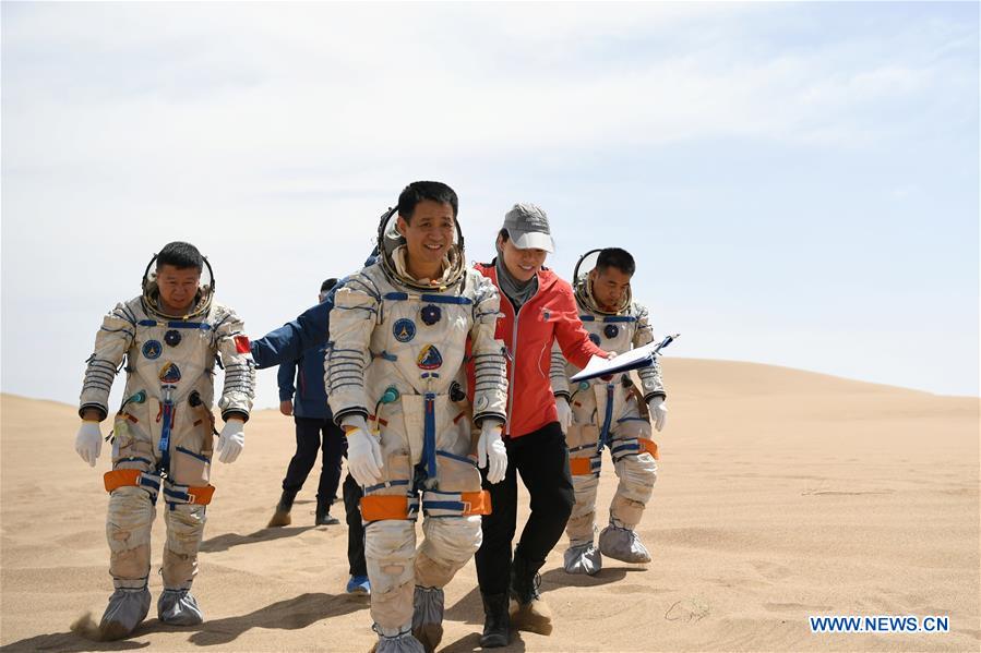 Chine : exercice d'astronautes chinois dans un désert dans le nord-ouest