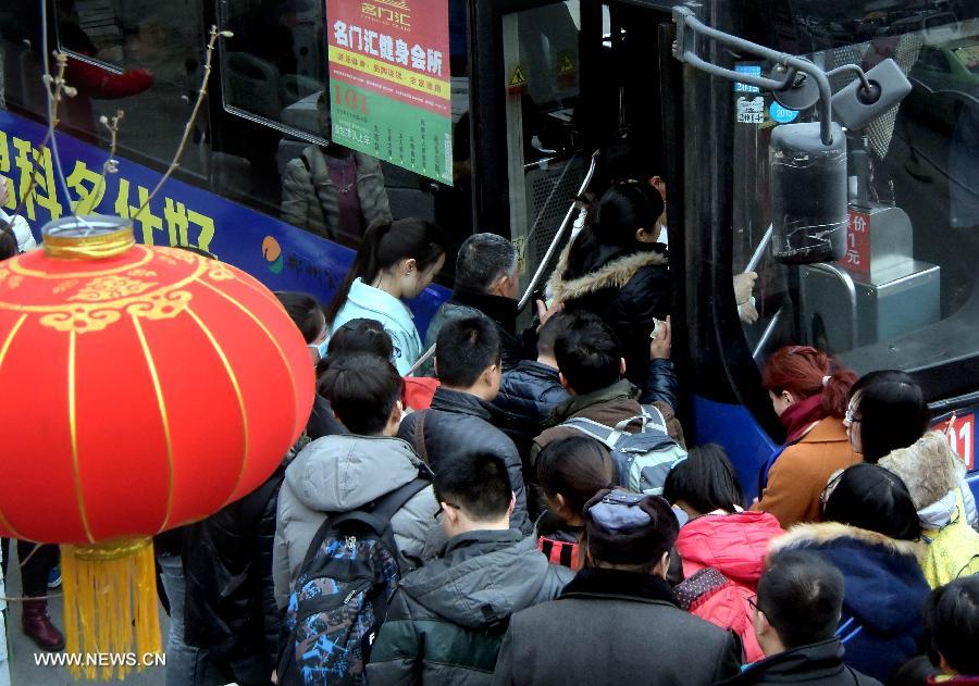 （社会）（5）各地迎来春节返程客流高峰