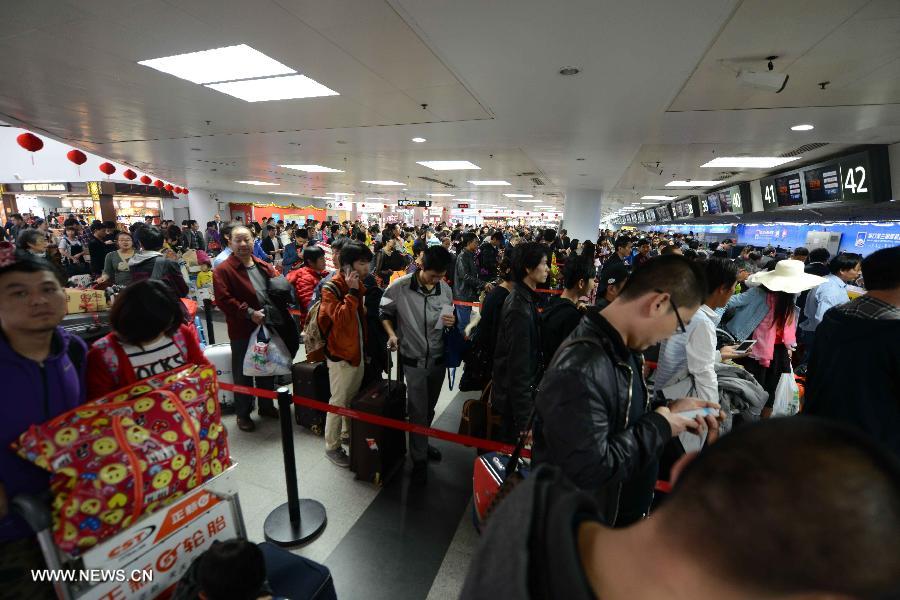 （社会）（4）各地迎来春节返程客流高峰