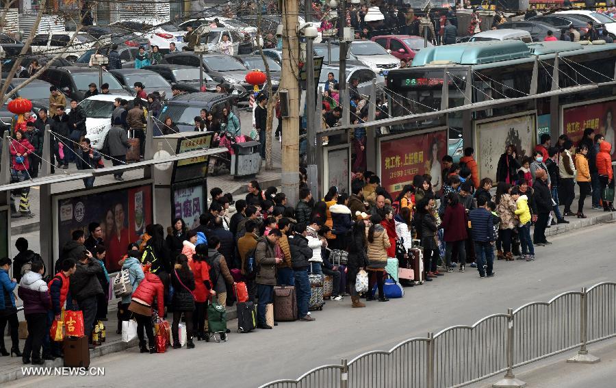 （社会）（6）各地迎来春节返程客流高峰