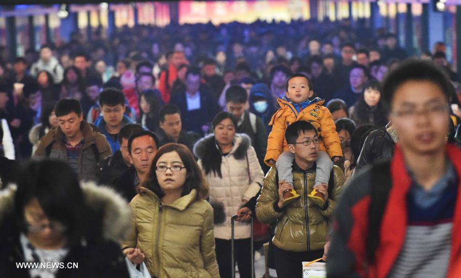 （社会）（7）各地迎来春节返程客流高峰