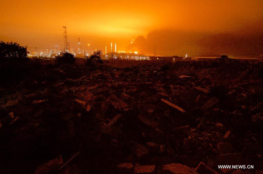 （突发事件后续）（1）福建漳州古雷化工漏油起火事故已致6人受伤