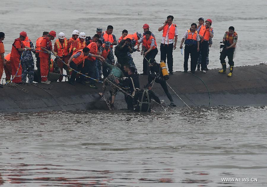 [FOCUS]CHINA-HUBEI-JIANLI-SINKING SHIP-RESCUE (CN)