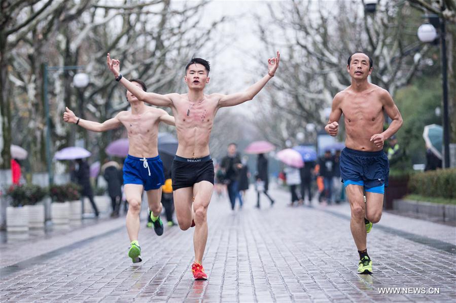 La course à pied en sous-vêtements "Naked Running" à Hangzhou 