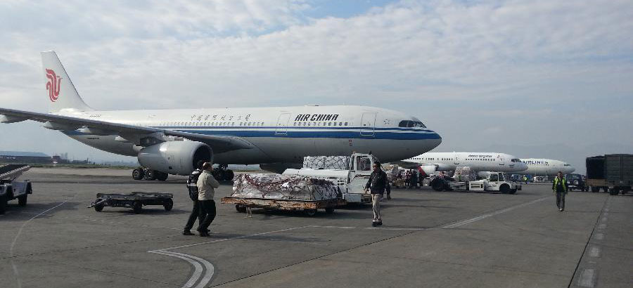 Arrivée d'une équipe médicale chinoise au Népal pour une mission humanitaire
