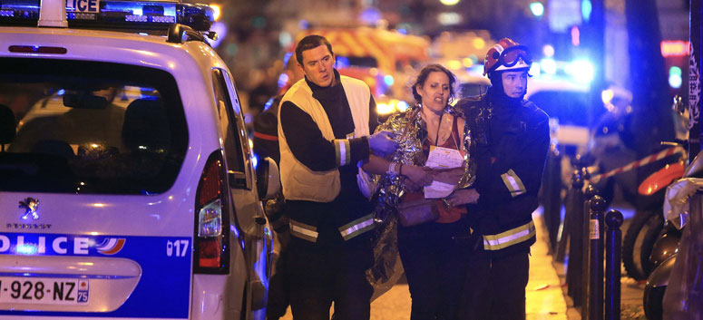 Attentats à Paris : au moins 128 morts, outre les assaillants (presse)