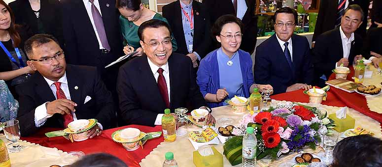 Le PM chinois en visite à Malacca envoie un message de paix face à l'ingérence américaine en mer de Chine méridionale